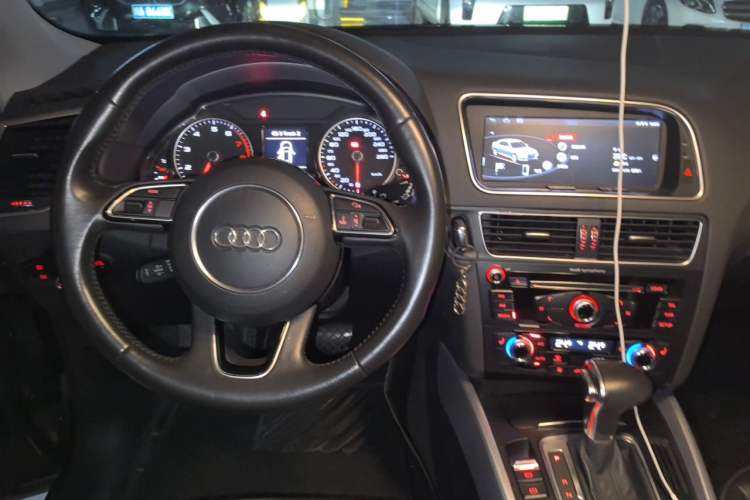 Used Audi Q5 2013 40 TFSI Technology Edition Steering Wheel