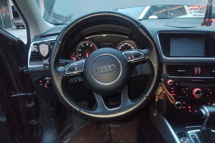 Used Audi Q5 2013 40 TFSI Technology Edition Steering Wheel