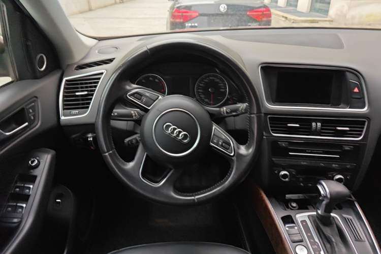 Used Audi Q5 2013 40 TFSI Comfort Edition Steering Wheel