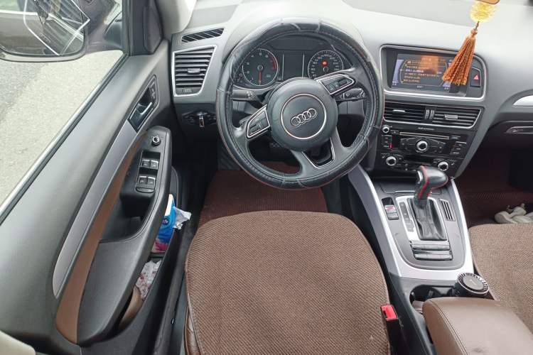 Used Audi Q5 2013 40 TFSI Technology Edition Steering Wheel