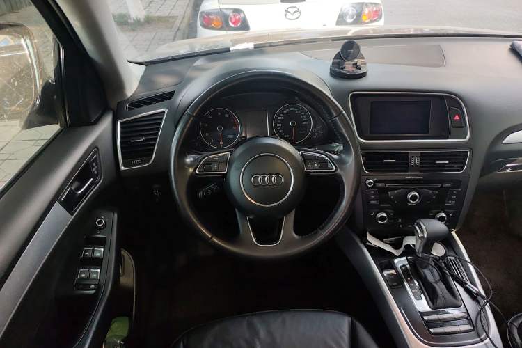 Used Audi Q5 2013 40 TFSI Technology Edition Steering Wheel