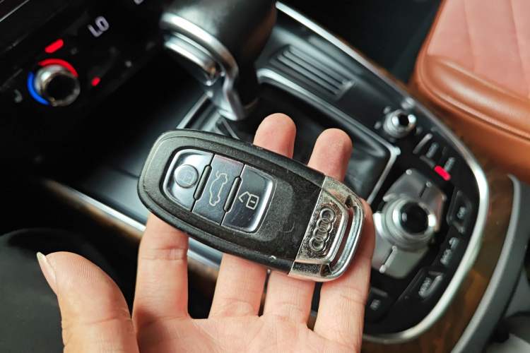 Used Audi Q5 2013 40 TFSI Comfort Edition Vehicle Key
