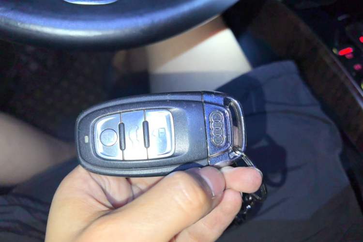 Used Audi Q5 2013 40 TFSI Comfort Edition Vehicle Key