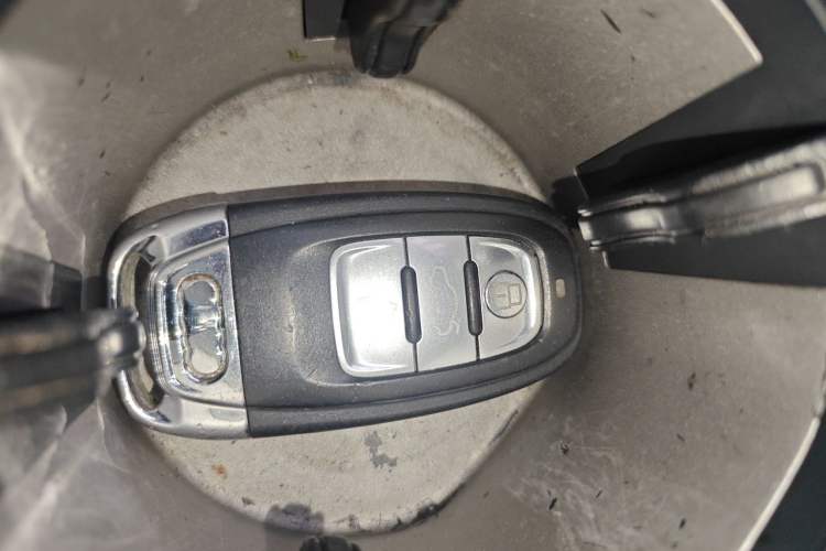 Used Audi Q5 2013 40 TFSI Comfort Edition Vehicle Key