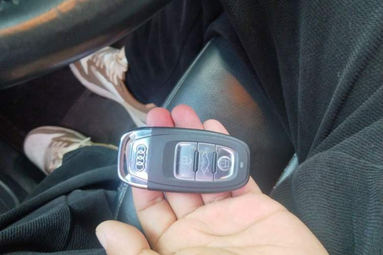 Used Audi Q5 2013 40 TFSI Comfort Edition Vehicle Key