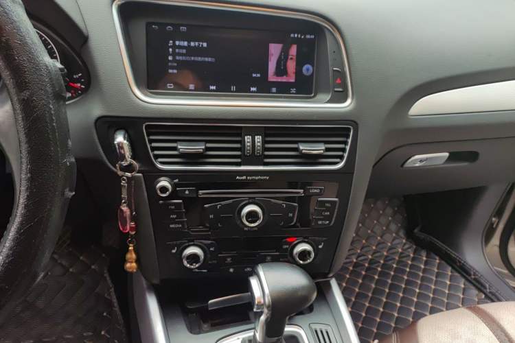 Used Audi Q5 2013 40 TFSI Technology Edition Audio And AC Panel