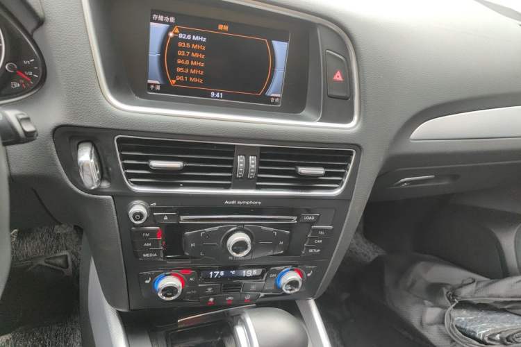 Used Audi Q5 2013 40 TFSI Technology Edition Audio And AC Panel