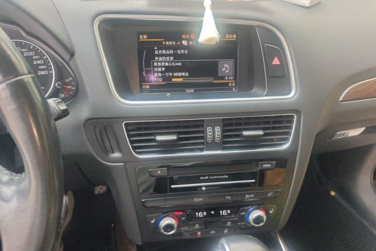 Used Audi Q5 2013 40 TFSI Comfort Edition Audio And AC Panel