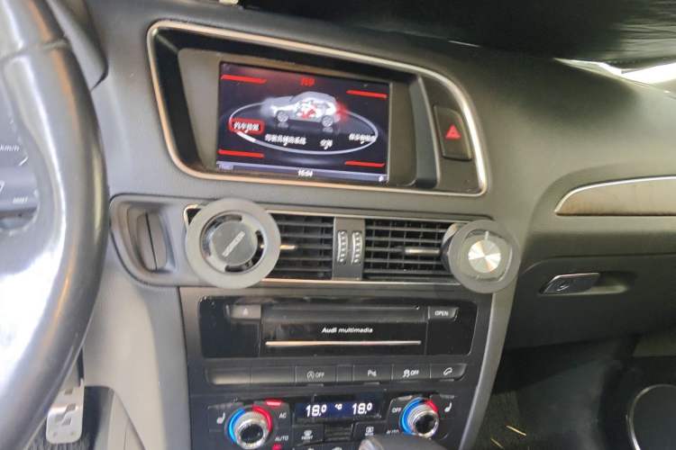 Used Audi Q5 2013 40 TFSI Comfort Edition Audio And AC Panel