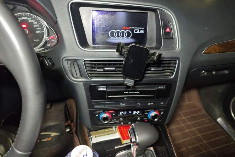 Used Audi Q5 2013 40 TFSI Comfort Edition Audio And AC Panel