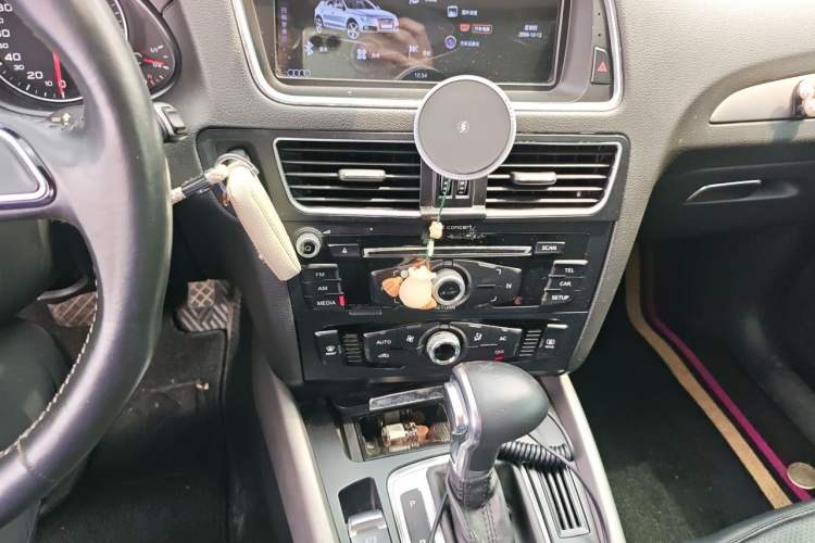 Used Audi Q5 2013 40 TFSI Ambition Audio And AC Panel