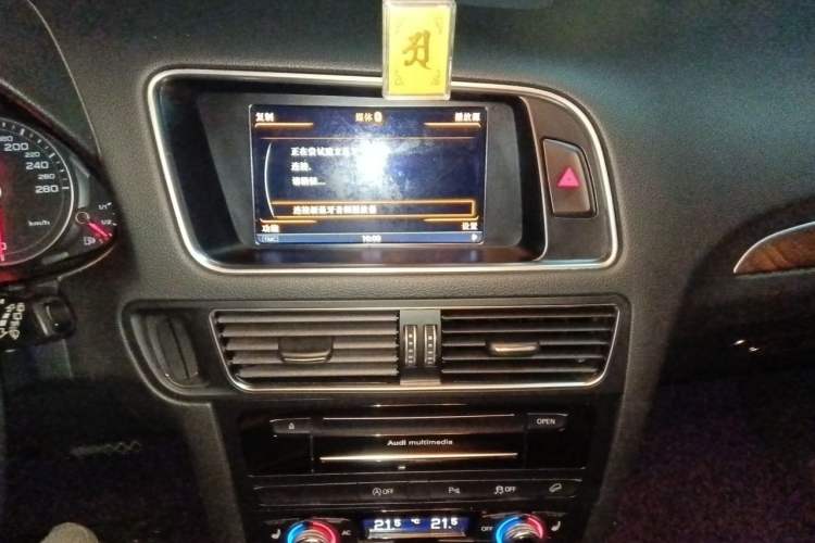 Used Audi Q5 2013 40 TFSI Comfort Edition Audio And AC Panel