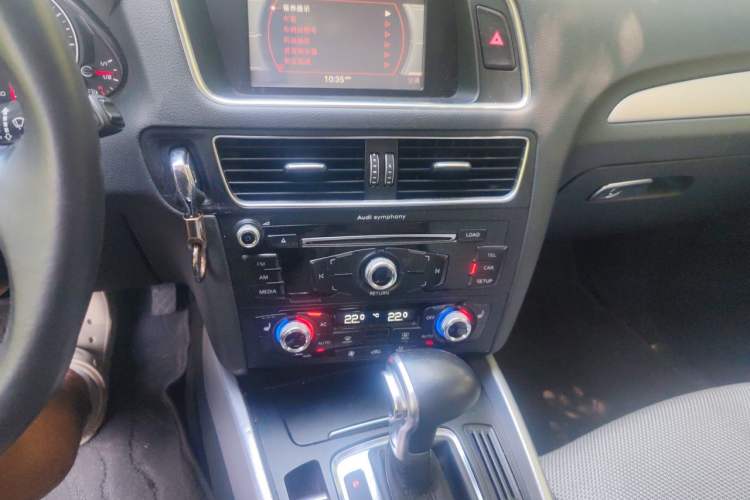 Used Audi Q5 2013 40 TFSI Technology Edition Audio And AC Panel