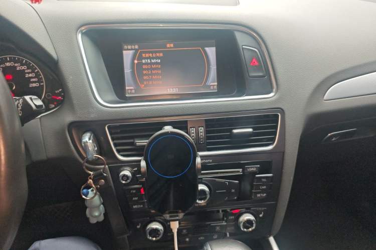 Used Audi Q5 2013 40 TFSI Technology Edition Audio And AC Panel