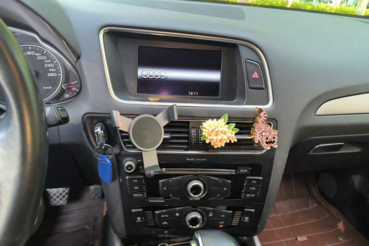 Used Audi Q5 2013 40 TFSI Ambition Audio And AC Panel