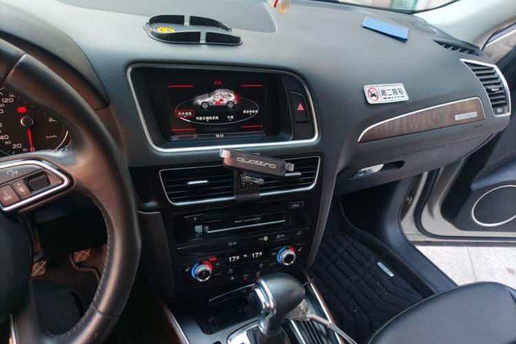 Used Audi Q5 2013 40 TFSI Comfort Edition Audio And AC Panel