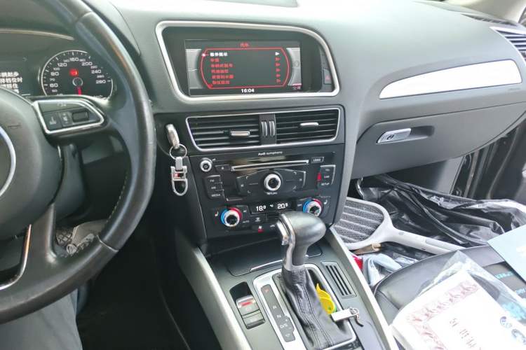 Used Audi Q5 2013 40 TFSI Technology Edition Audio And AC Panel