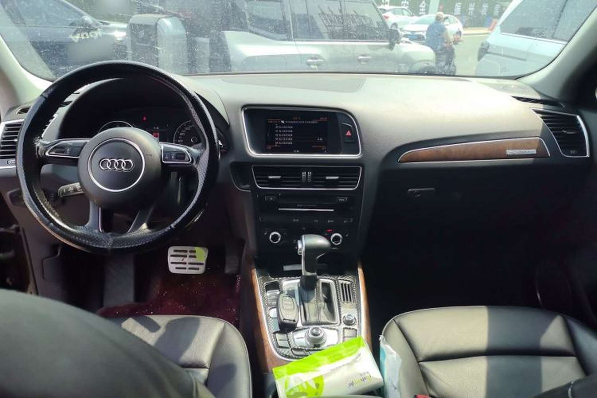 Used Audi Q5 2013 40 TFSI Comfort Edition Center Console