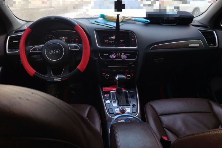 Used Audi Q5 2013 40 TFSI Comfort Edition Center Console