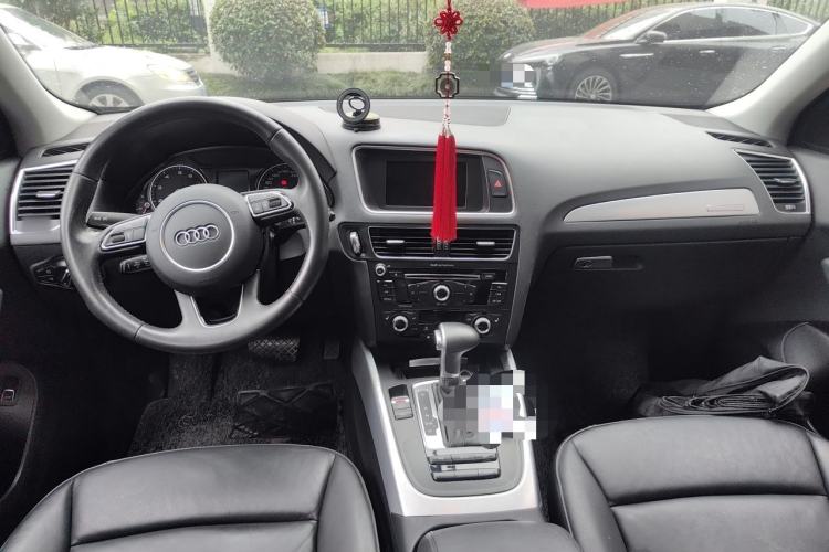 Used Audi Q5 2013 40 TFSI Technology Edition Center Console