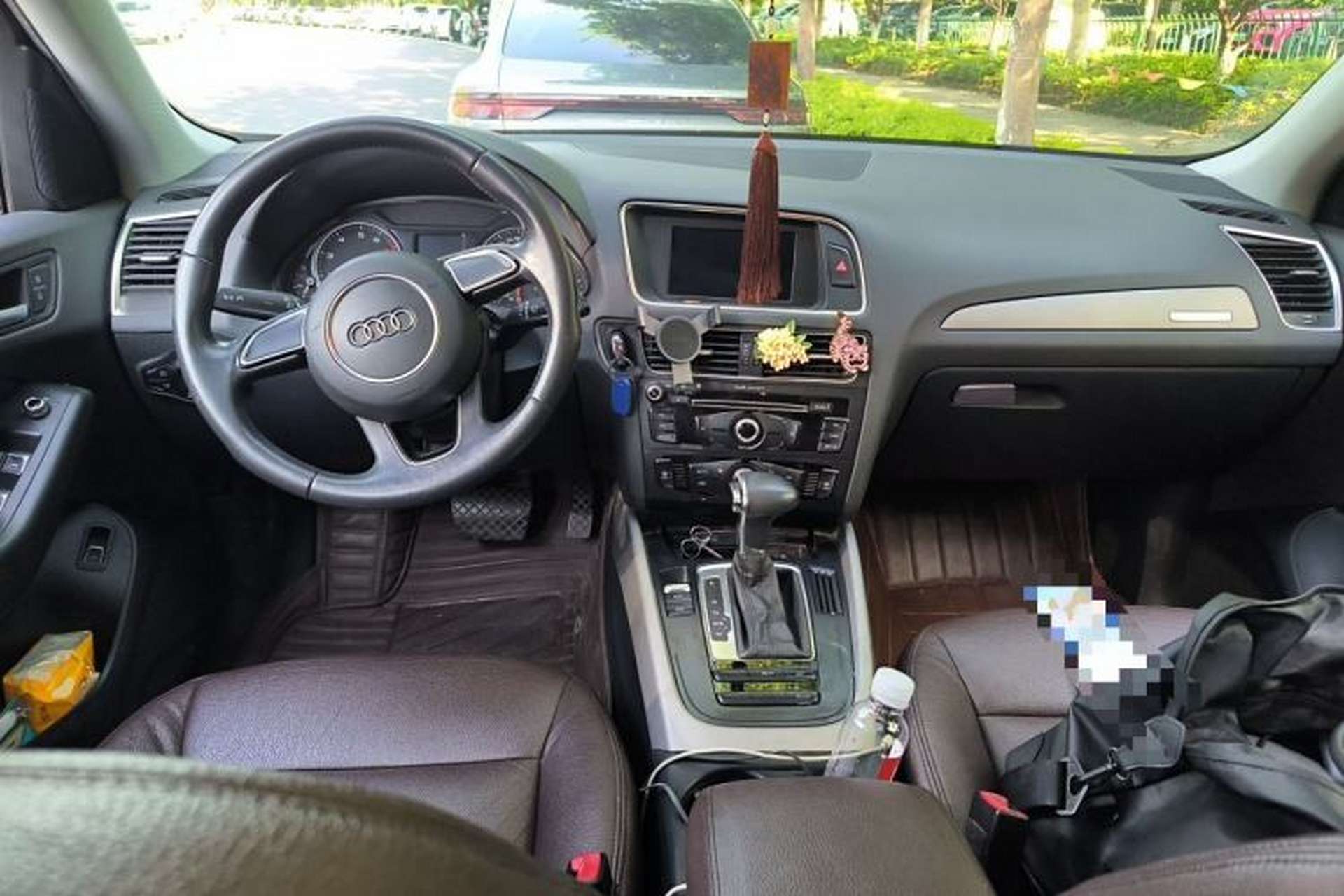 Used Audi Q5 2013 40 TFSI Ambition Center Console