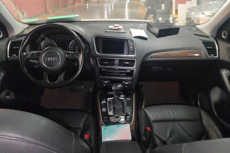 Used Audi Q5 2013 40 TFSI hybrid Center Console