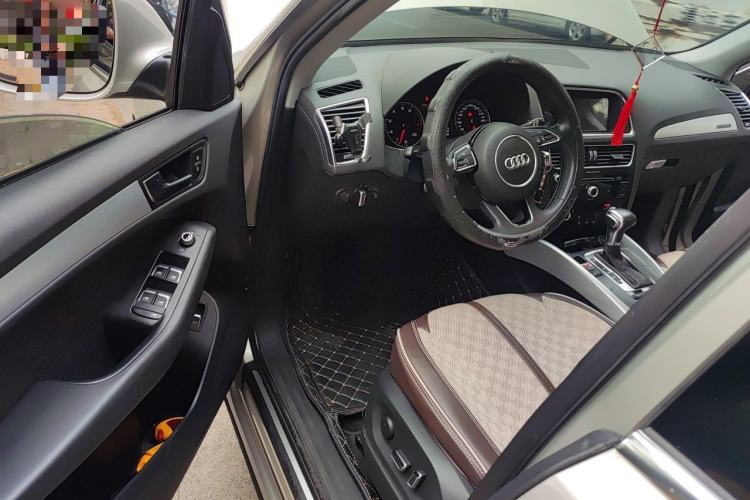 Used Audi Q5 2013 40 TFSI Technology Edition Driver Seat