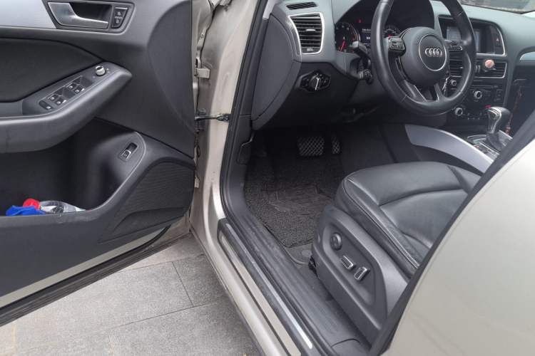 Used Audi Q5 2013 40 TFSI Technology Edition Driver Seat