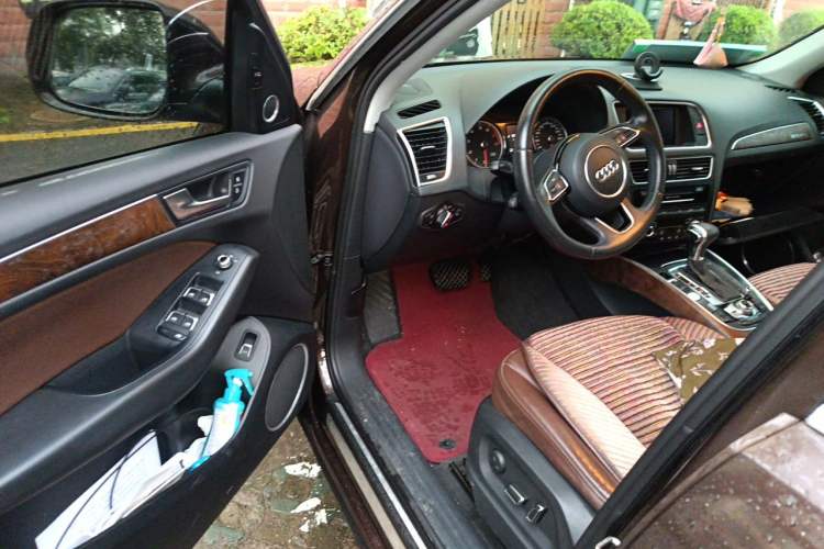 Used Audi Q5 2013 40 TFSI Ambition Driver Seat