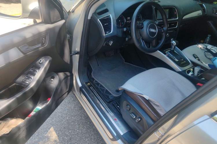Used Audi Q5 2013 40 TFSI Technology Edition Driver Seat