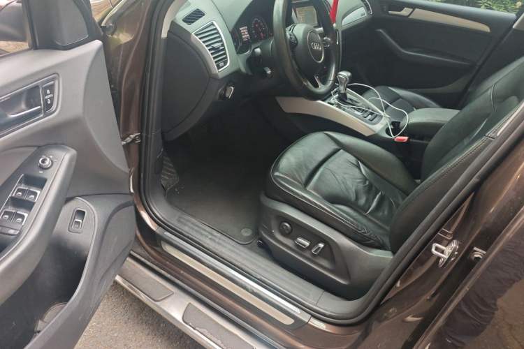 Used Audi Q5 2013 40 TFSI Technology Edition Driver Seat