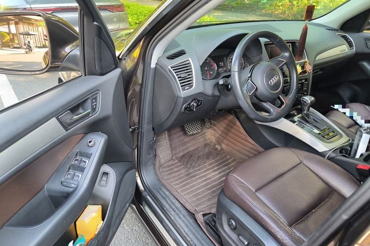 Used Audi Q5 2013 40 TFSI Ambition Driver Seat