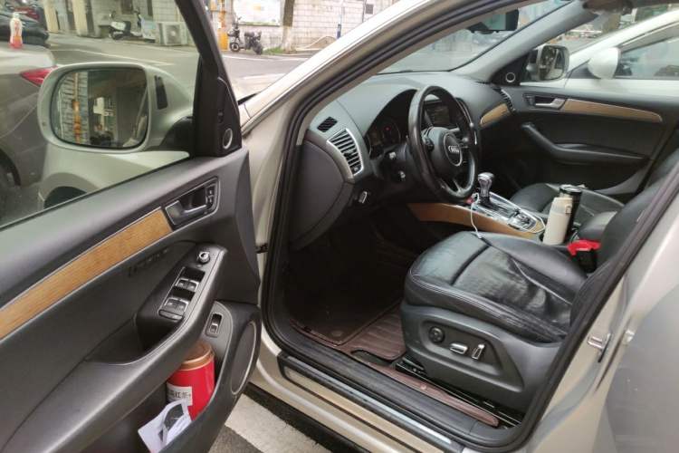 Used Audi Q5 2013 40 TFSI Luxury Model Driver Seat
