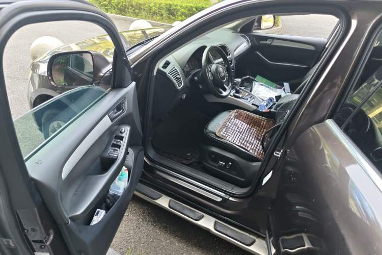Used Audi Q5 2013 40 TFSI Technology Edition Driver Seat