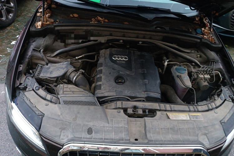 Used Audi Q5 2013 40 TFSI Ambition Engine Bay