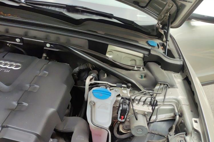 Used Audi Q5 2013 40 TFSI Technology Edition Engine Bay Left