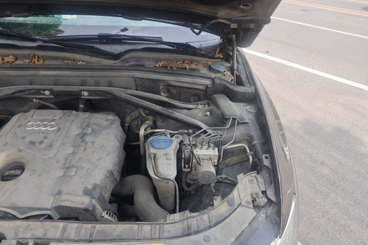 Used Audi Q5 2013 40 TFSI Comfort Edition Engine Bay Left