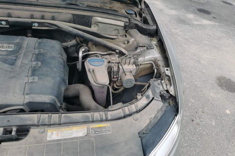 Used Audi Q5 2013 40 TFSI Comfort Edition Engine Bay Left
