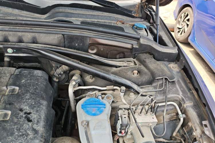 Used Audi Q5 2013 40 TFSI Ambition Engine Bay Left