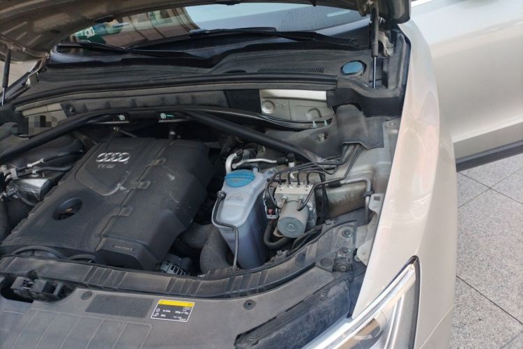 Used Audi Q5 2013 40 TFSI Comfort Edition Engine Bay Left