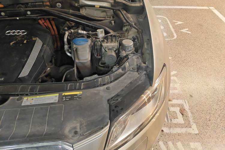Used Audi Q5 2013 40 TFSI hybrid Engine Bay Left