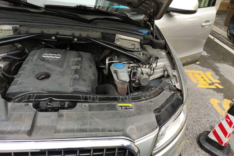 Used Audi Q5 2013 40 TFSI Luxury Model Engine Bay Left