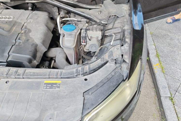 Used Audi Q5 2013 40 TFSI Technology Edition Engine Bay Left
