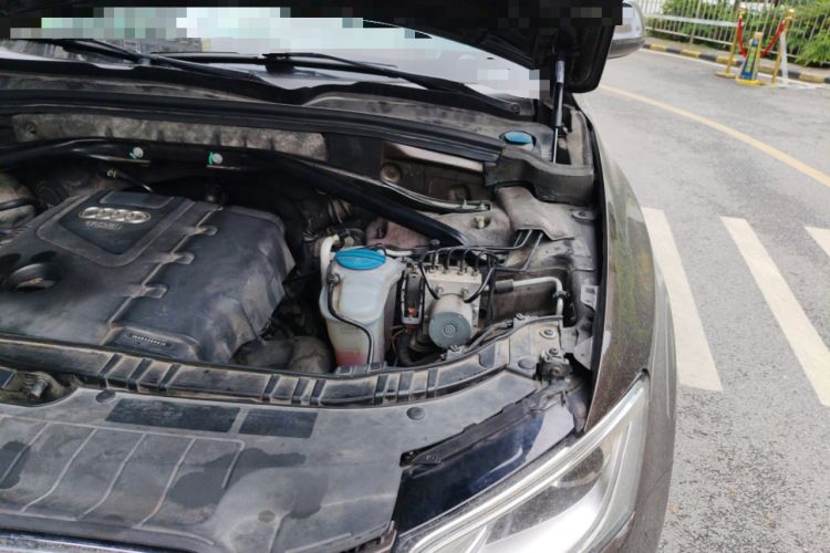 Used Audi Q5 2013 40 TFSI Technology Edition Engine Bay Left