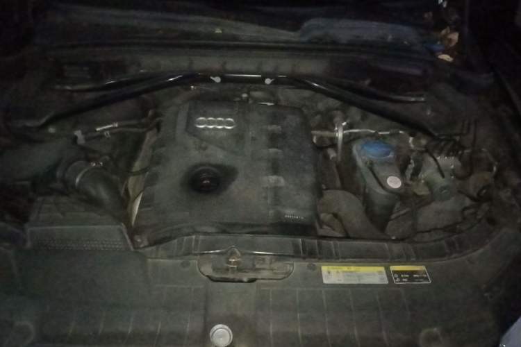 Used Audi Q5 2013 40 TFSI Comfort Edition Engine Bay