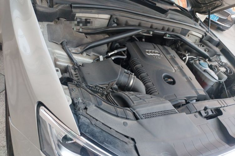 Used Audi Q5 2013 40 TFSI Comfort Edition Engine Bay Right
