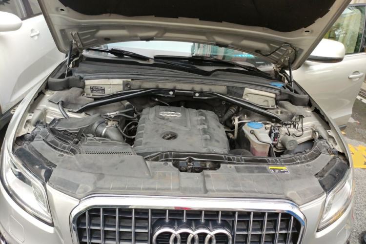 Used Audi Q5 2013 40 TFSI Luxury Model Engine Bay
