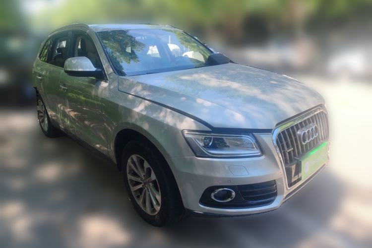 Used Audi Q5 2013 40 TFSI Technology Edition Front Right 45 Deg