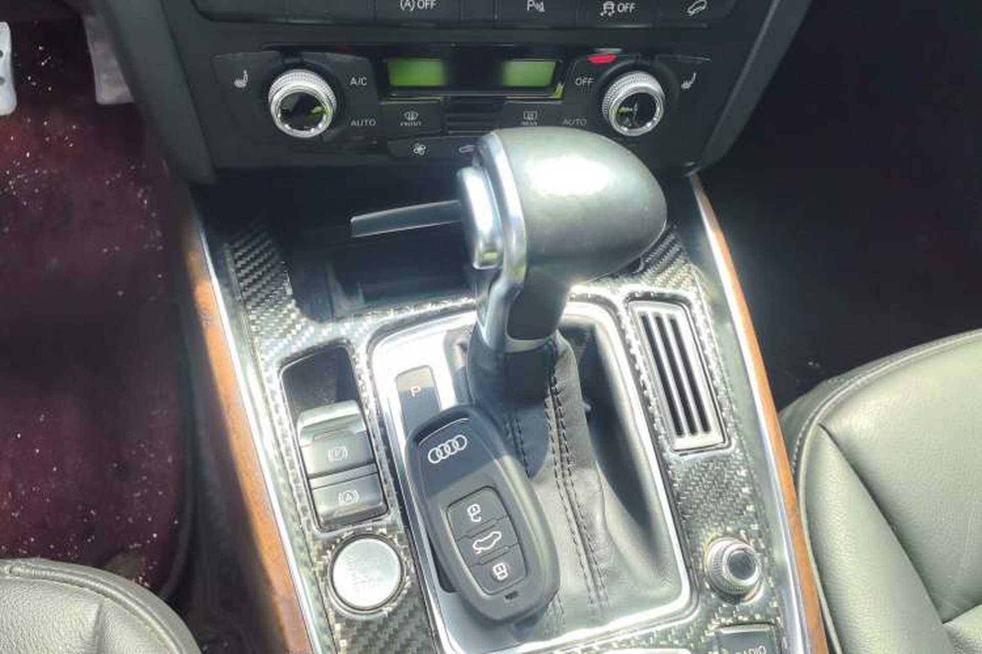 Used Audi Q5 2013 40 TFSI Comfort Edition Gear Lever