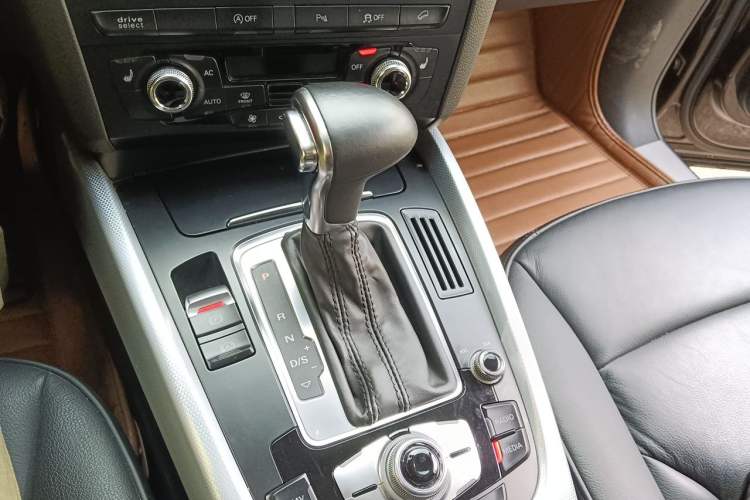 Used Audi Q5 2013 40 TFSI Technology Edition Gear Lever